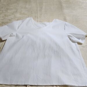 Women's Short Sleeve Round Neck Tee in White